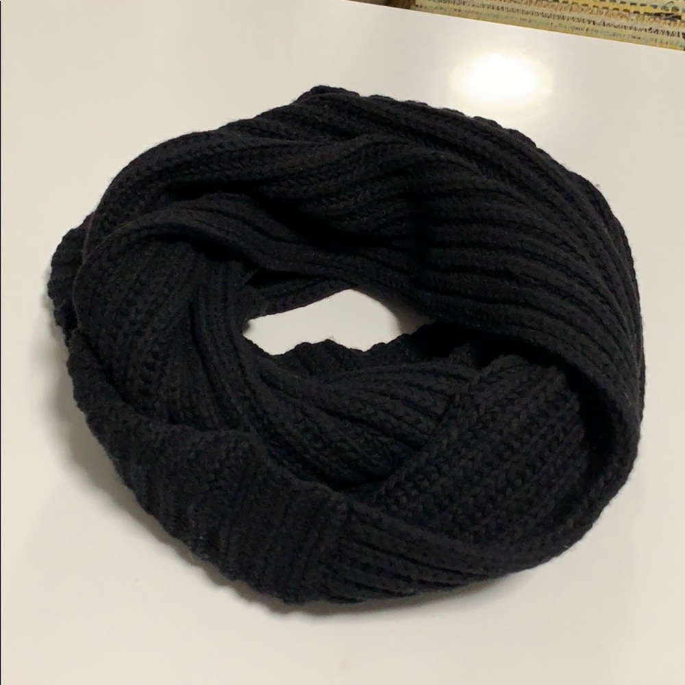 Banana Republic black infinity wool scarf